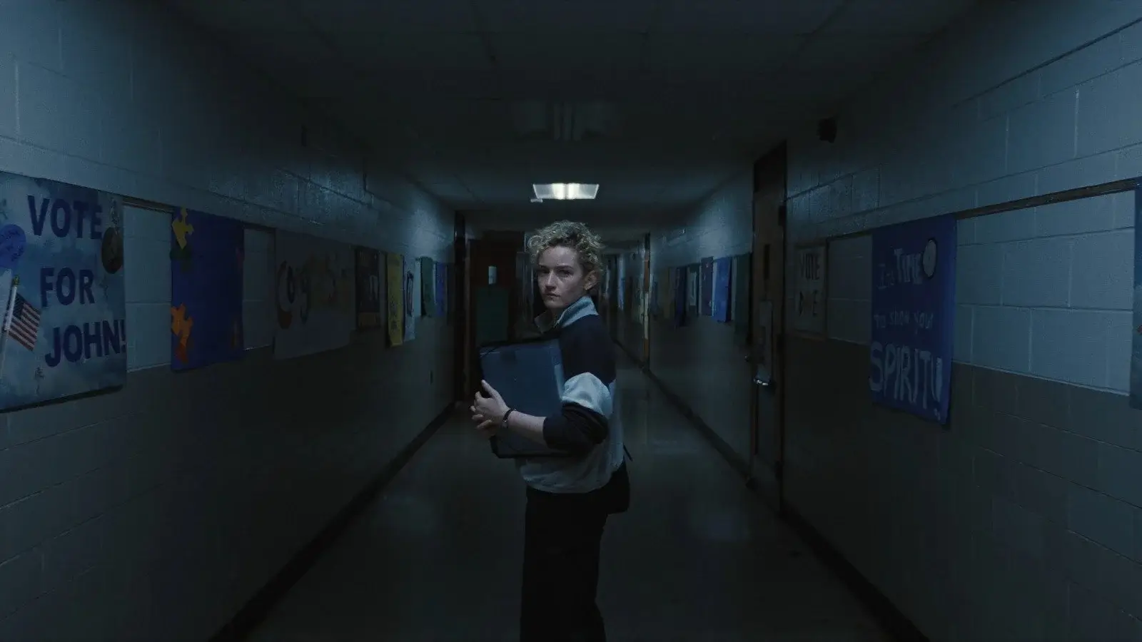 ‘Weapons’ Review: A Darkly Comic and Disturbing Suburban Thriller Unmasking America’s Collective Madness